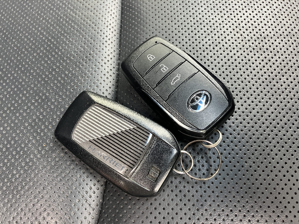 トヨタ　ハリアー 2.0GレザーP15枚目