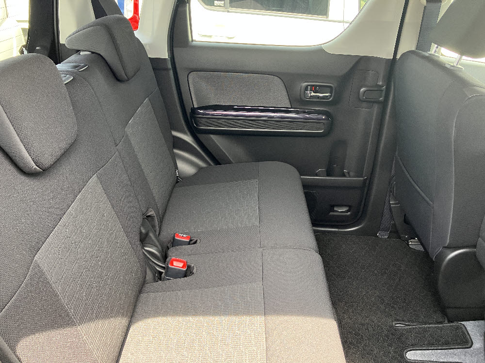 スズキ　ワゴンRスティングレー　HYBRID X9枚目