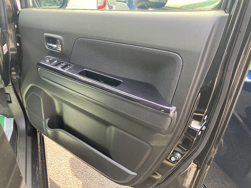 スズキ　ワゴンRスティングレー　HYBRID X12枚目