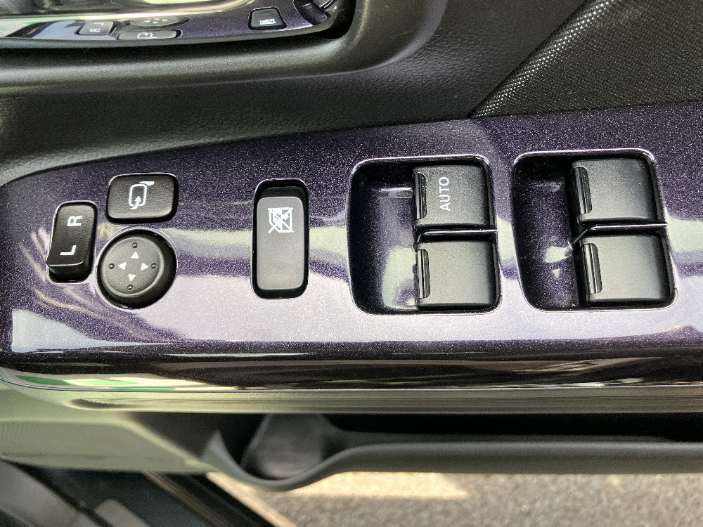 スズキ　ワゴンRスティングレー　HYBRID X14枚目