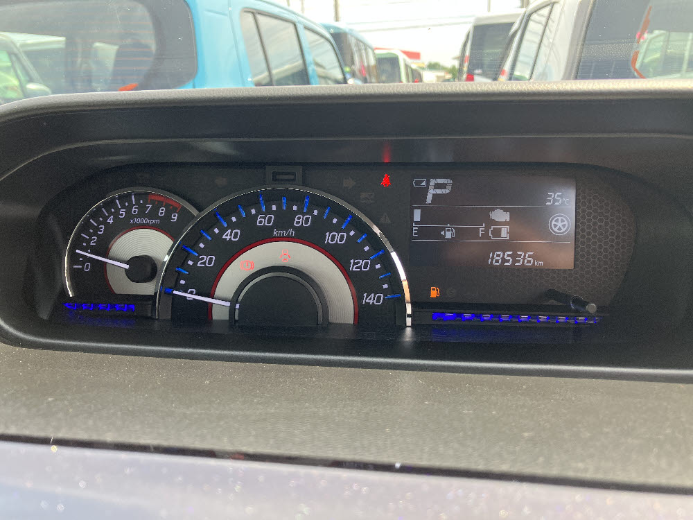 スズキ　ワゴンRスティングレー　HYBRID X16枚目