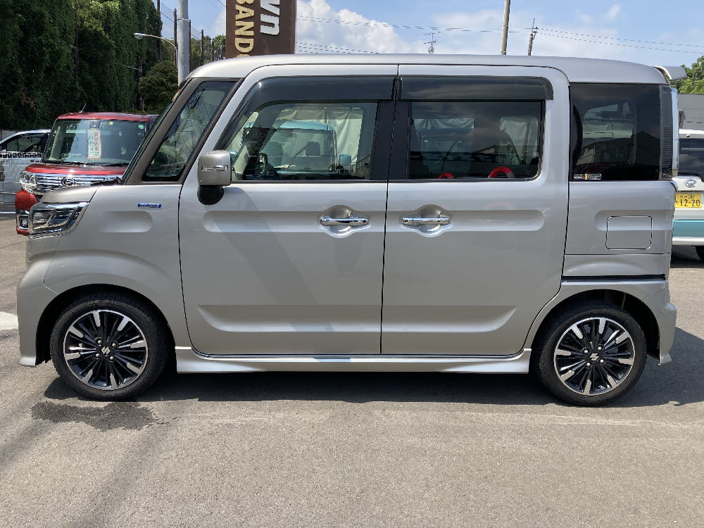 スズキ　スペーシアカスタム　HYBRID XS3枚目
