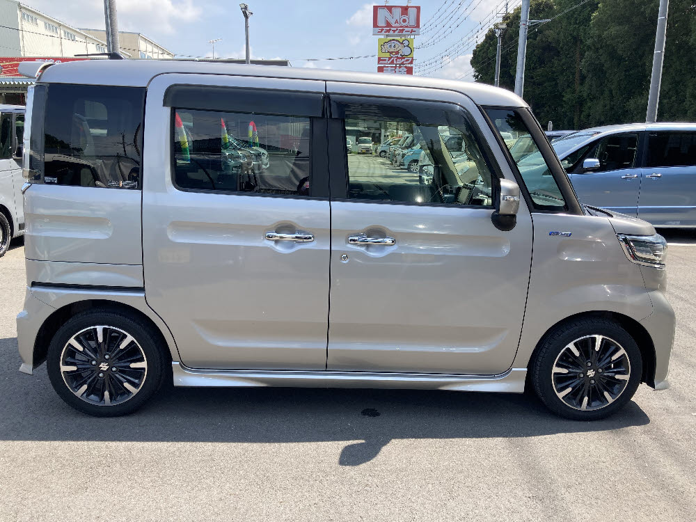 スズキ　スペーシアカスタム　HYBRID XS4枚目