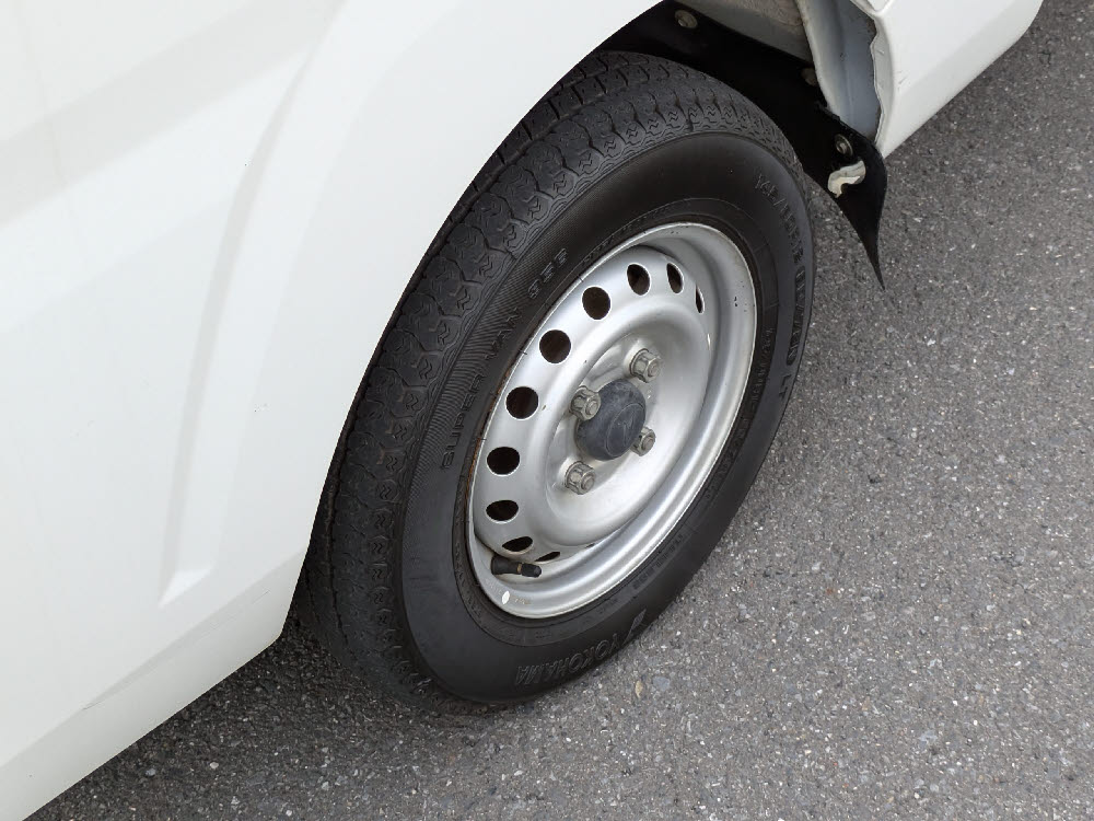 ダイハツ　ハイゼットトラック　スタンダード 4WD9枚目