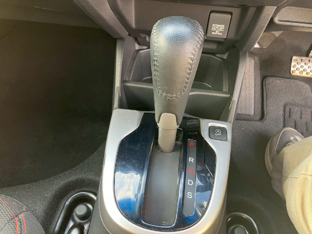 ホンダ　フィット　RS15枚目