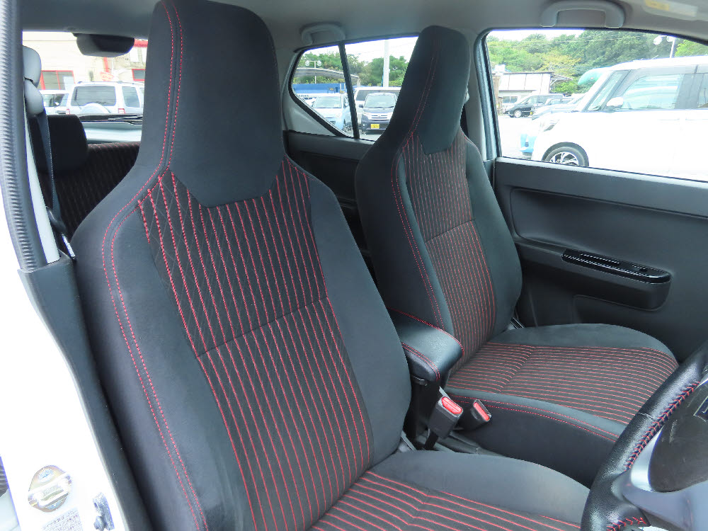 スズキ　アルト　ターボRS9枚目