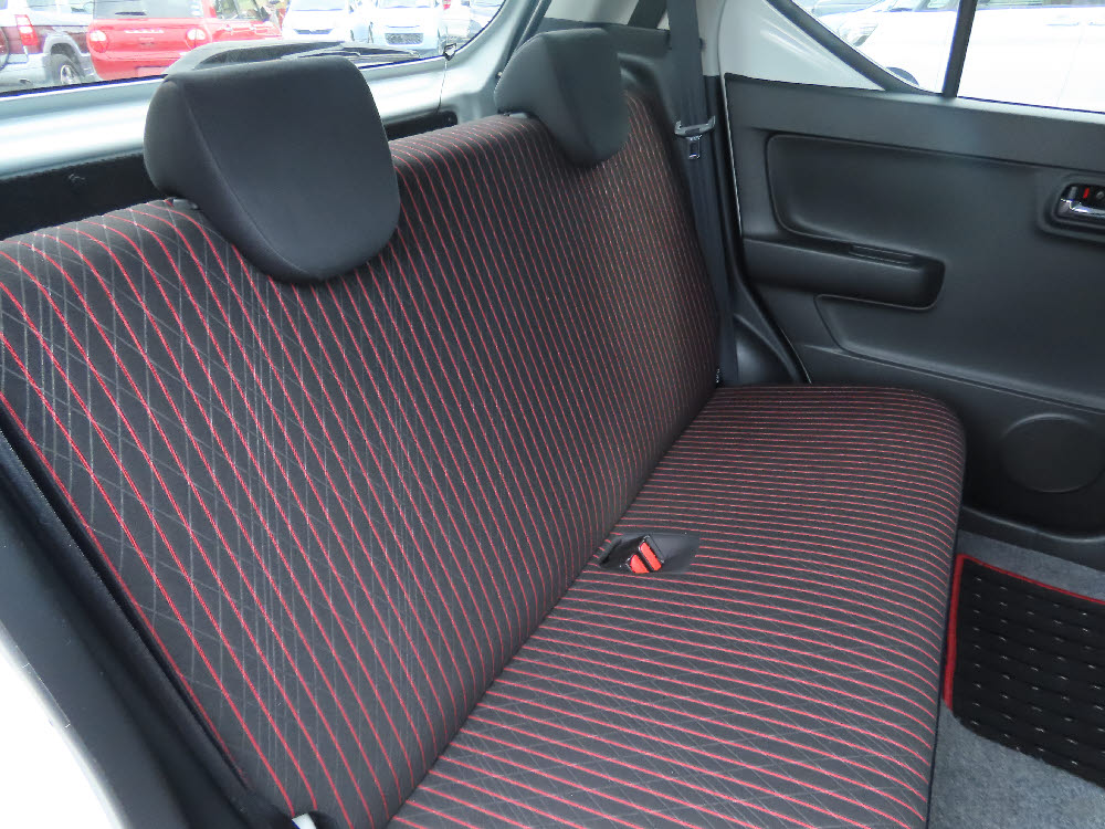 スズキ　アルト　ターボRS10枚目