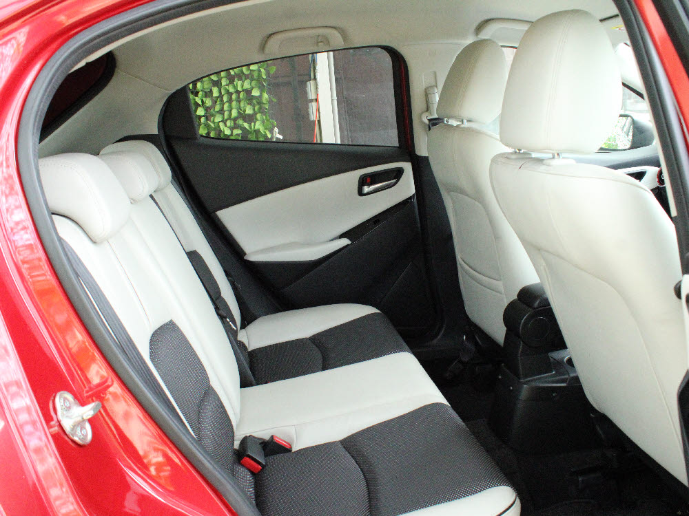 マツダ　デミオ　13Sツーリング Lパッケージ16枚目