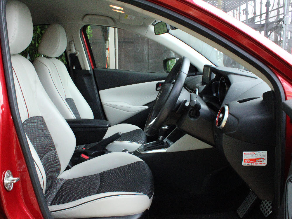 マツダ　デミオ　13Sツーリング Lパッケージ17枚目