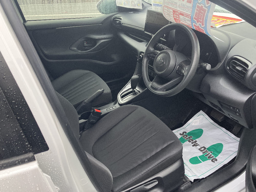 トヨタ　ヤリス　1.0G9枚目