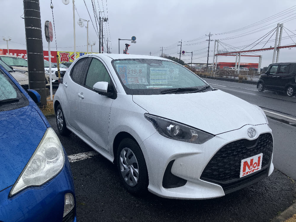 トヨタ　ヤリス　1.0G2枚目