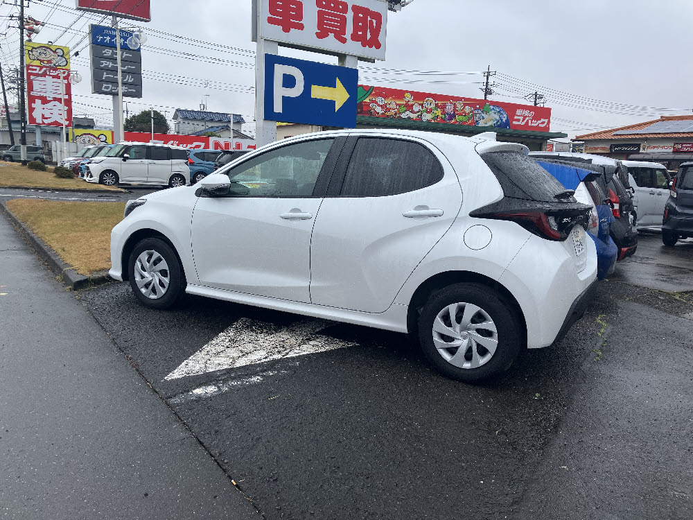 トヨタ　ヤリス　1.0G3枚目