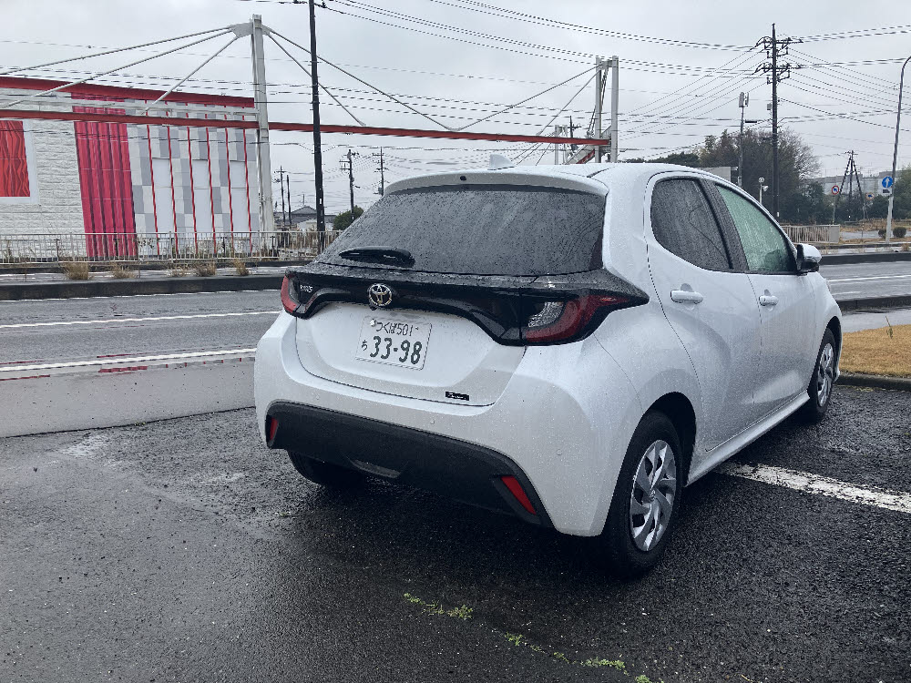 トヨタ　ヤリス　1.0G4枚目