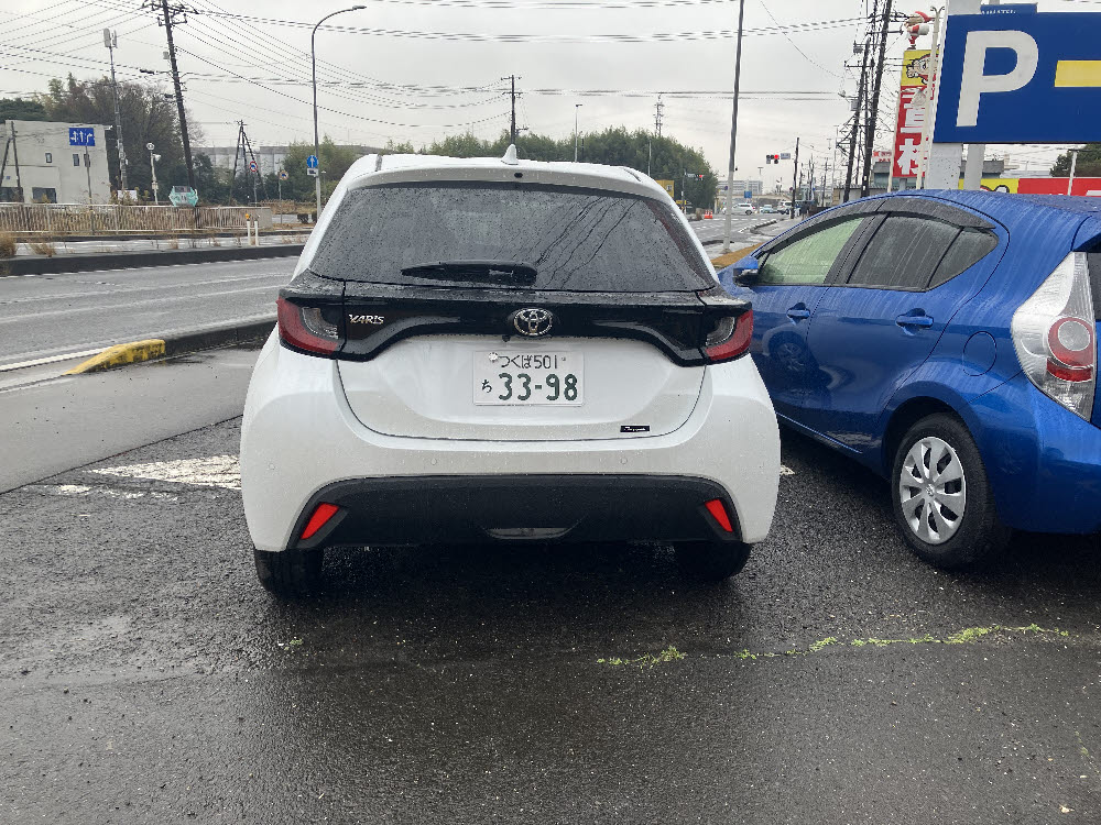 トヨタ　ヤリス　1.0G5枚目