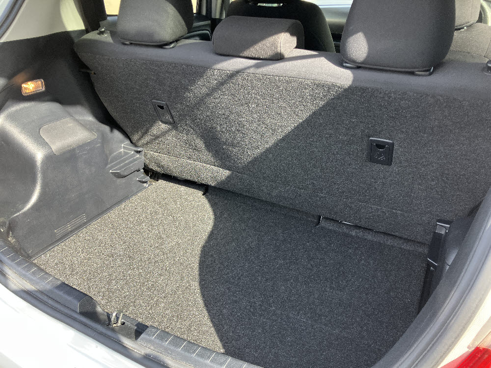 トヨタ　ヴィッツ　ジュエラ12枚目