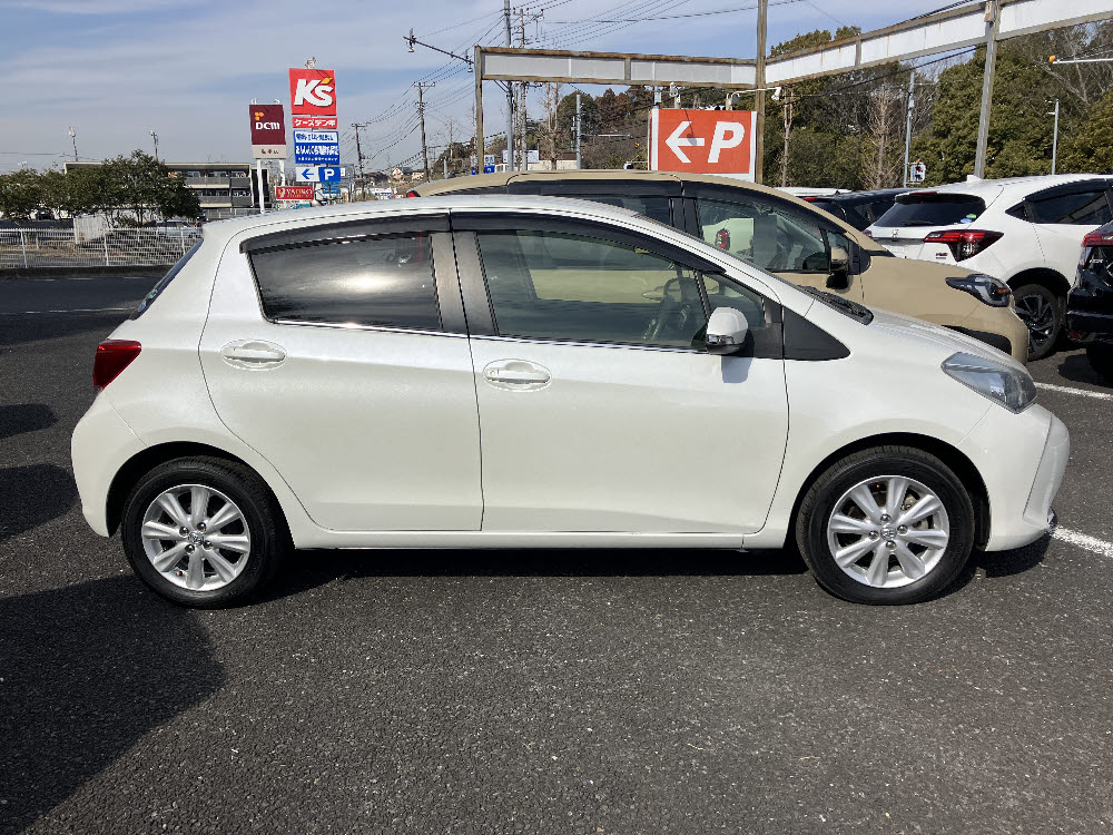 トヨタ　ヴィッツ　ジュエラ3枚目