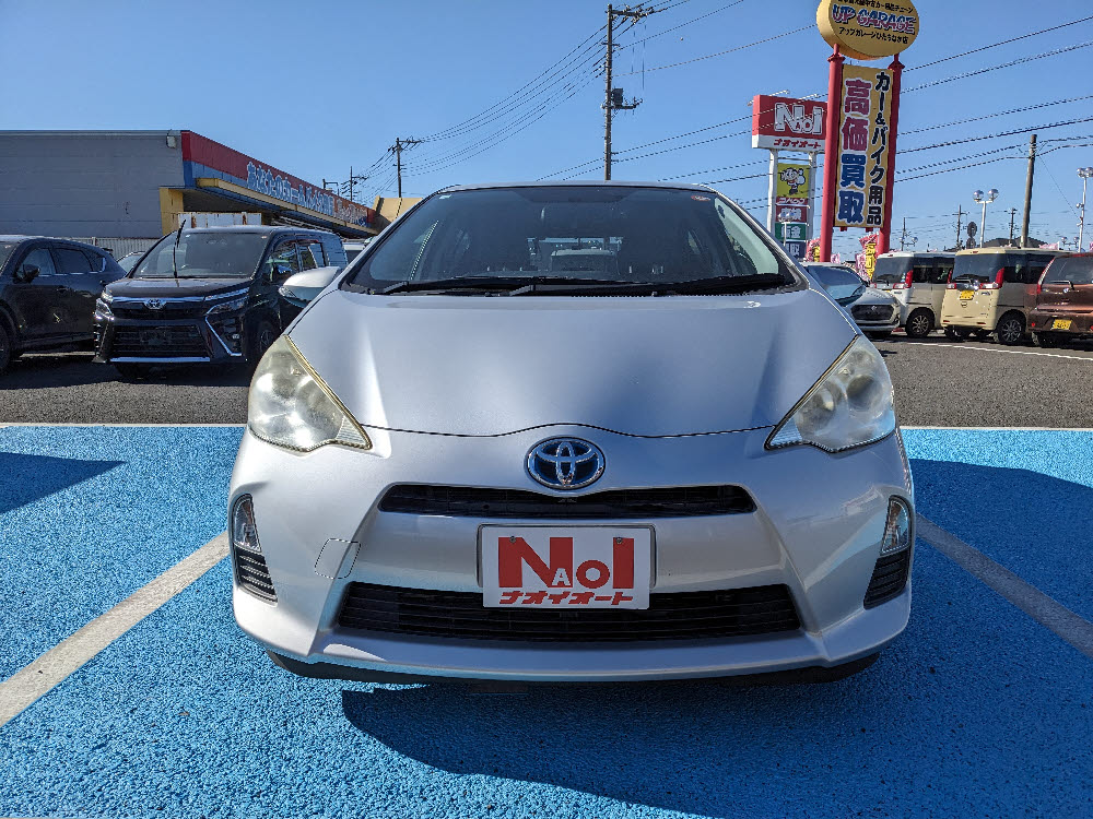 トヨタ　アクア　S1枚目