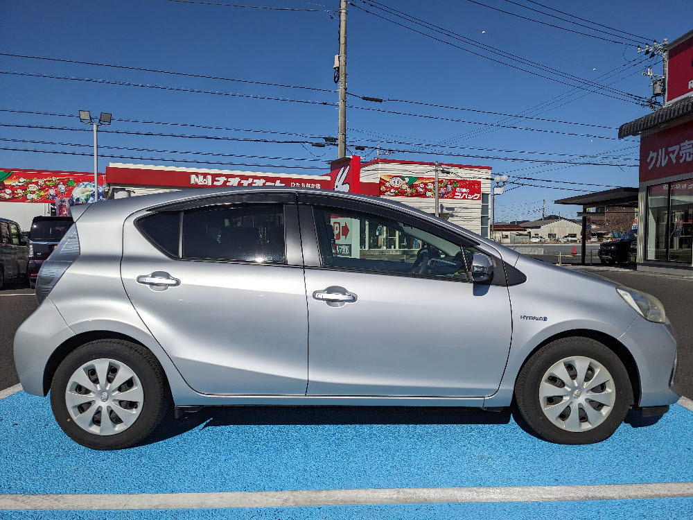 トヨタ　アクア　S3枚目