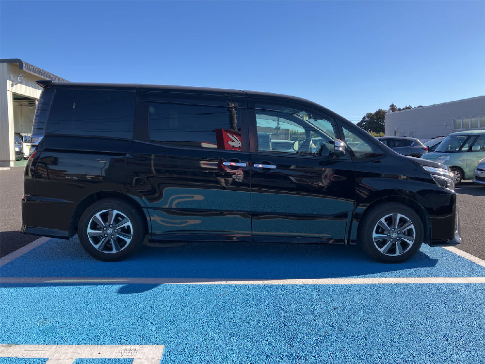 トヨタ　ヴォクシー  ZSキラメキ23枚目