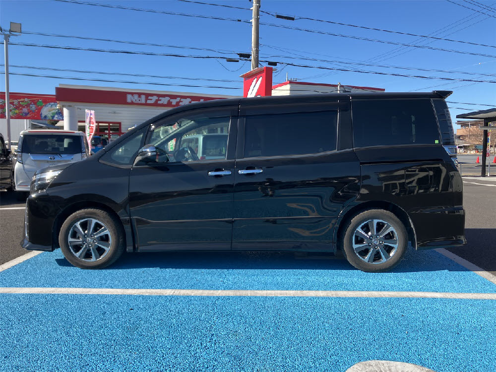 トヨタ　ヴォクシー  ZSキラメキ24枚目