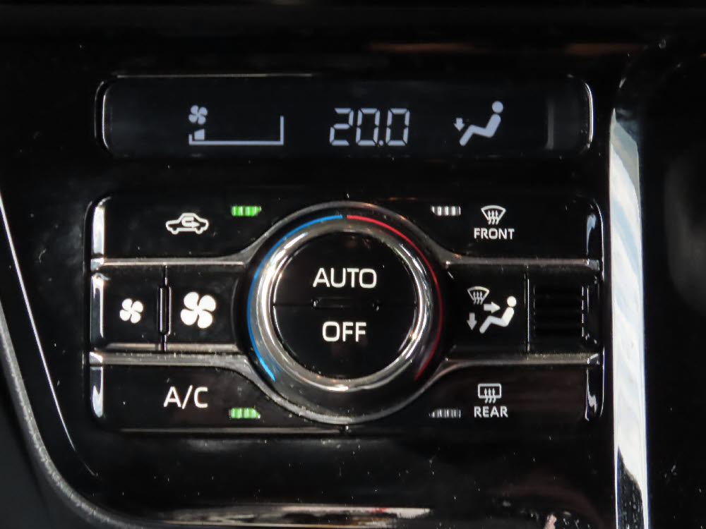 ダイハツ　タントカスタム　X　12枚目