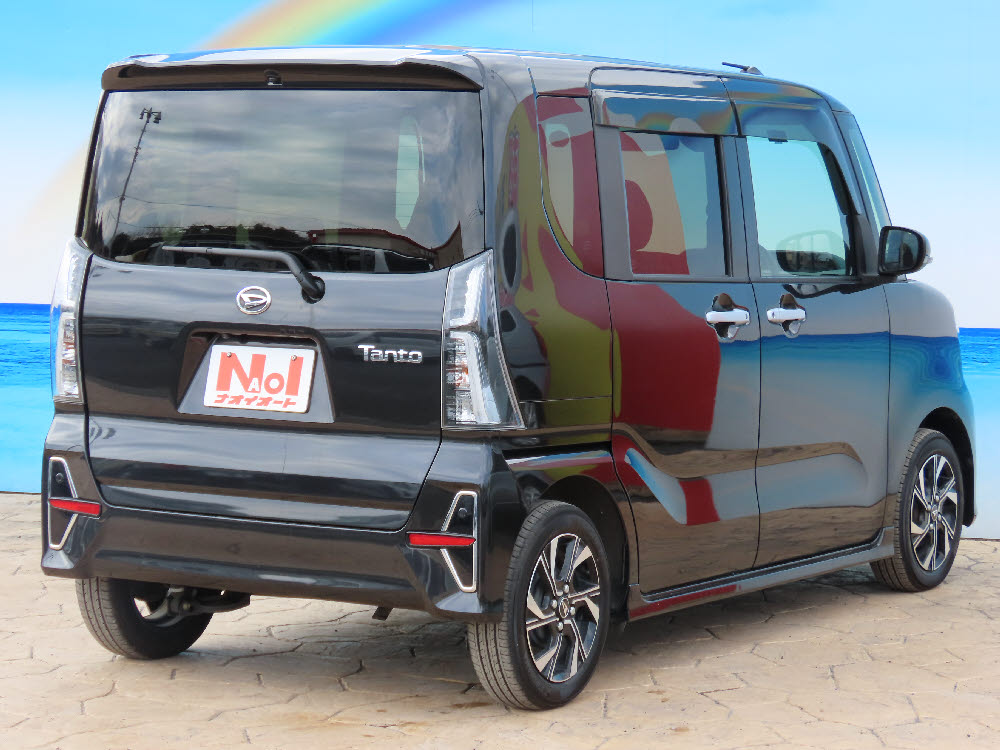 ダイハツ　タントカスタム　X　4枚目