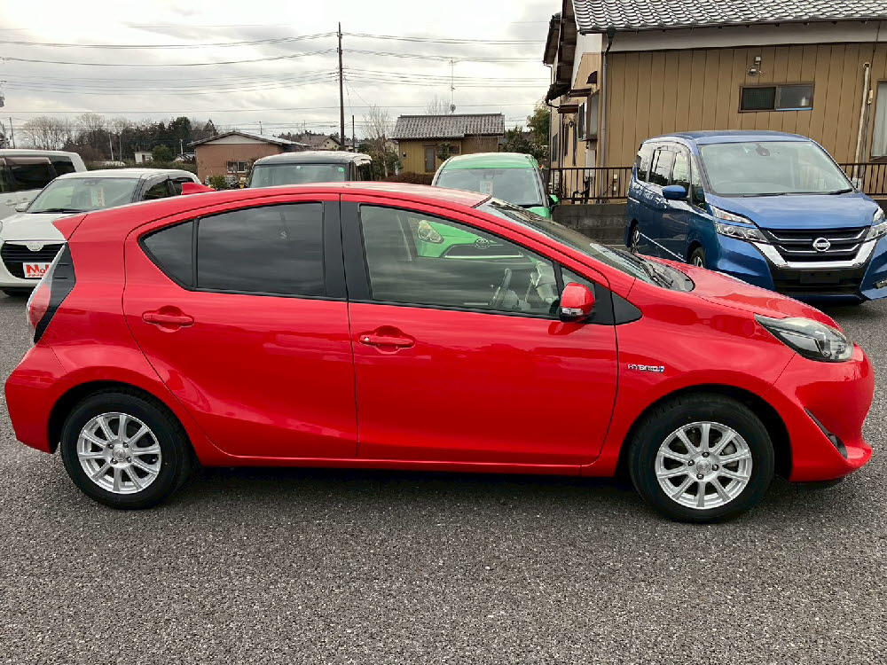 トヨタ　アクア　G　3枚目