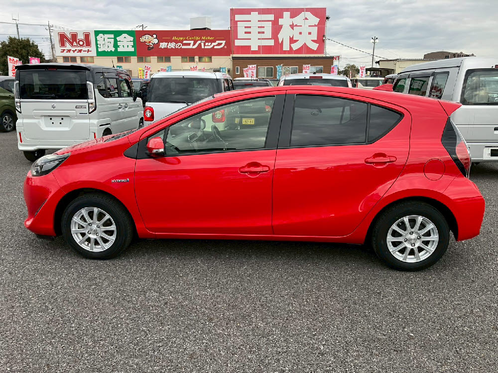 トヨタ　アクア　G　7枚目