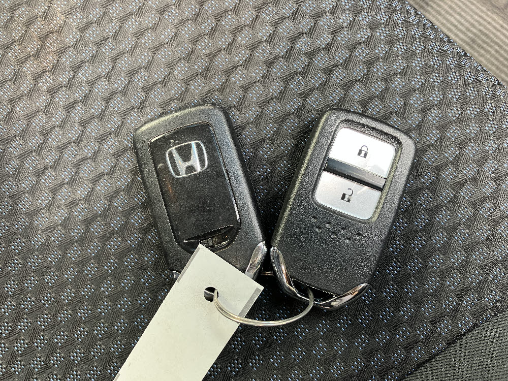 ホンダ　フィット　1.3G-F　レンタアップ11枚目