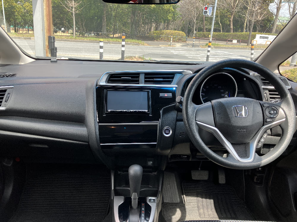 ホンダ　フィット　1.3G-F　レンタアップ6枚目