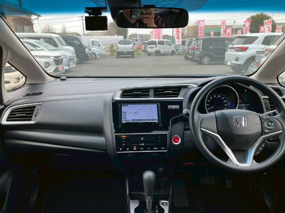 ホンダ　フィット　1.3G-F　レンタアップ11枚目