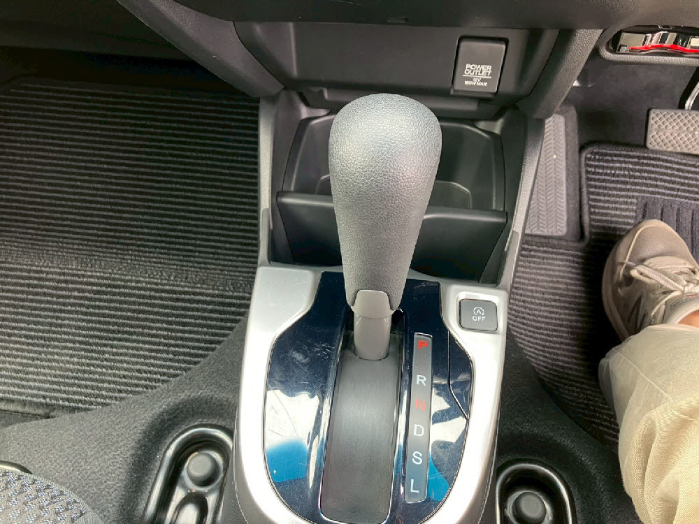 ホンダ　フィット　1.3G-F　レンタアップ17枚目