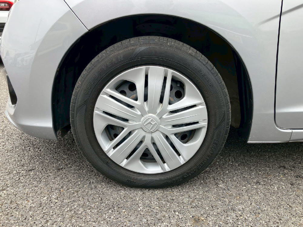 ホンダ　フィット　1.3G-F　レンタアップ8枚目