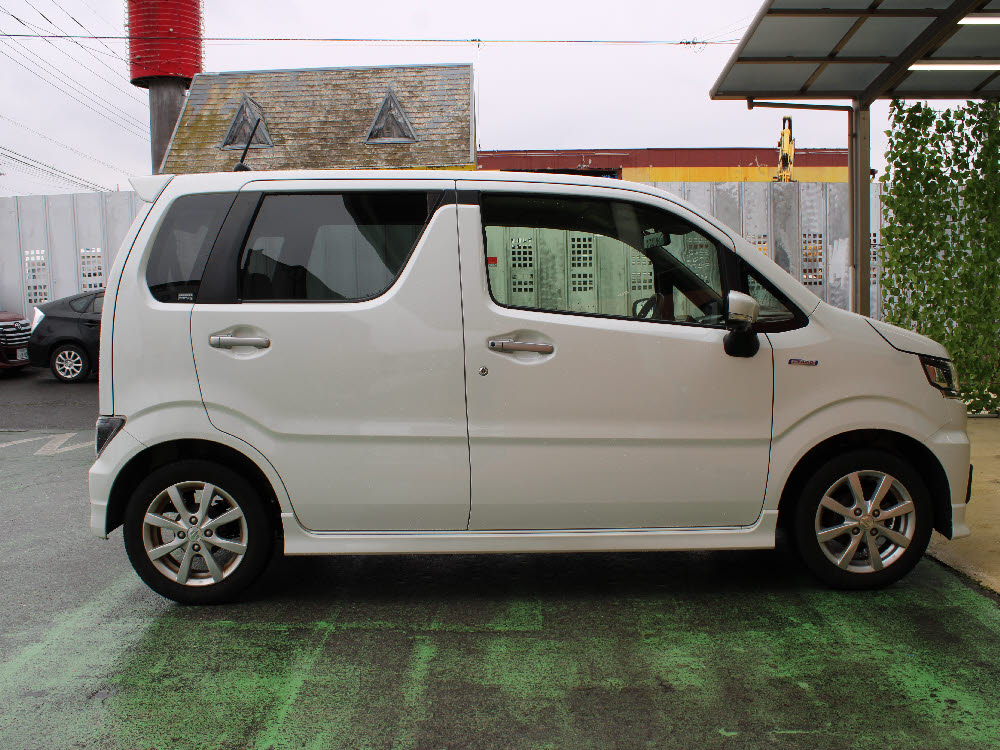 スズキ　ワゴンRカスタムZ HYBRID ZX3枚目