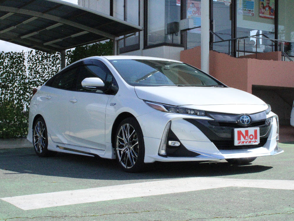 トヨタ プリウス PHEV A モデリスタエアロ2枚目
