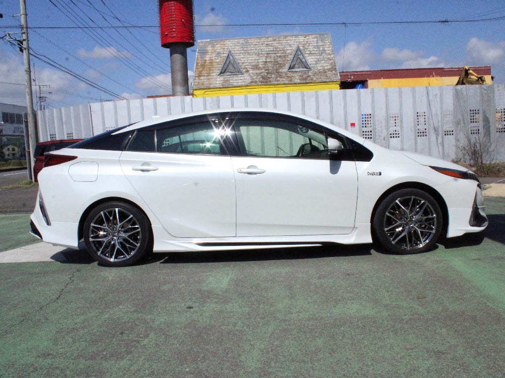 トヨタ プリウス PHEV A モデリスタエアロ3枚目