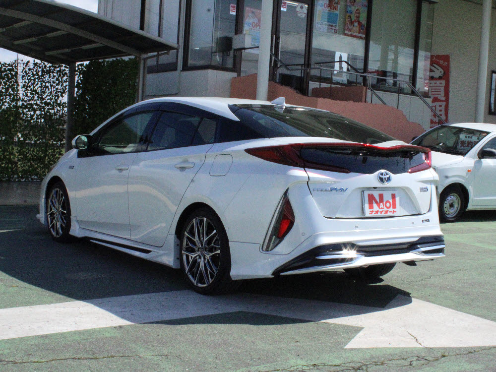 トヨタ プリウス PHEV A モデリスタエアロ6枚目