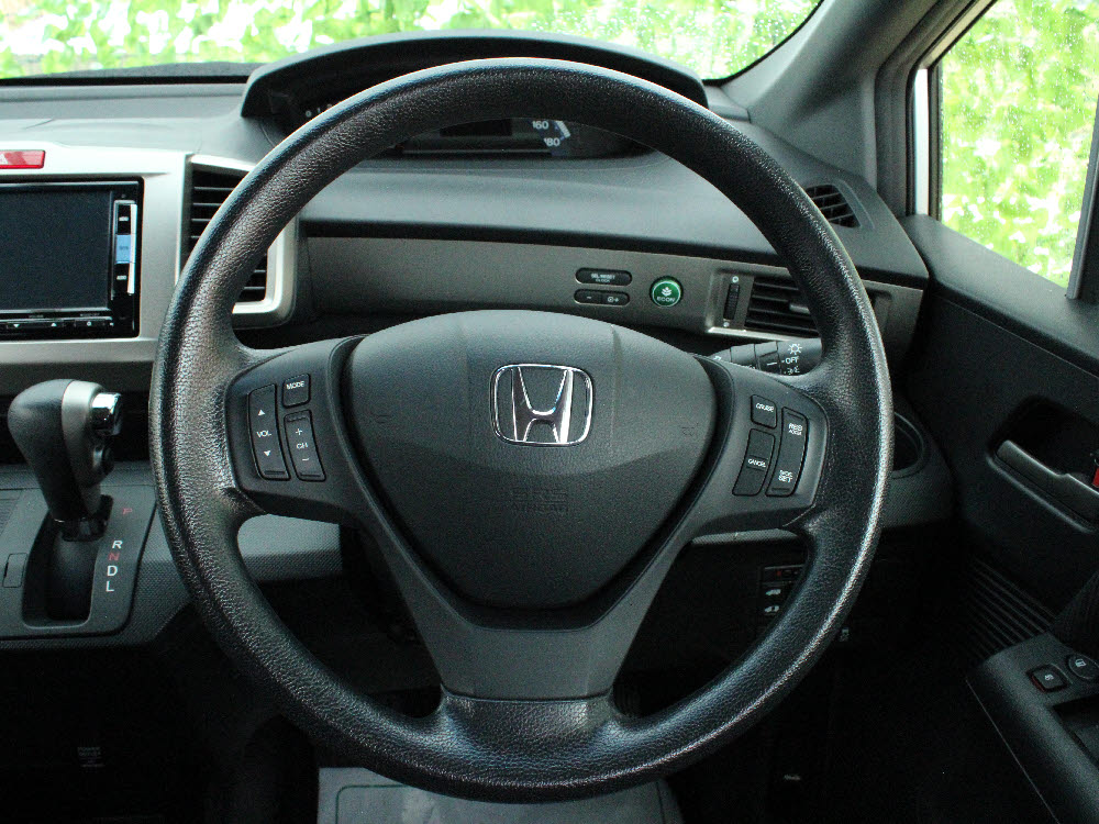 ホンダ　フリードスパイク　G　プレミアムエディション18枚目