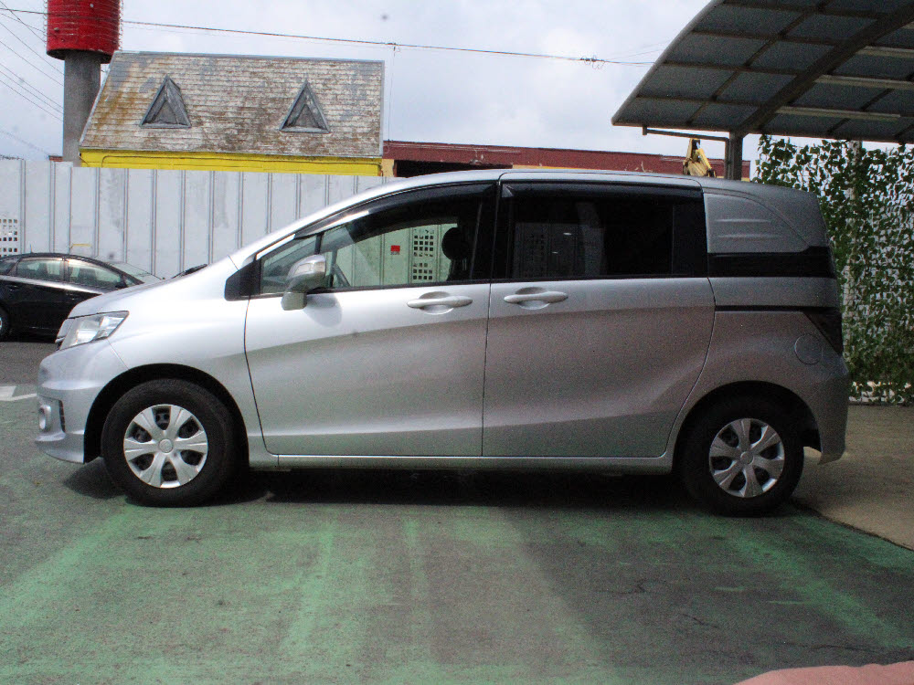 ホンダ　フリードスパイク　G　プレミアムエディション7枚目