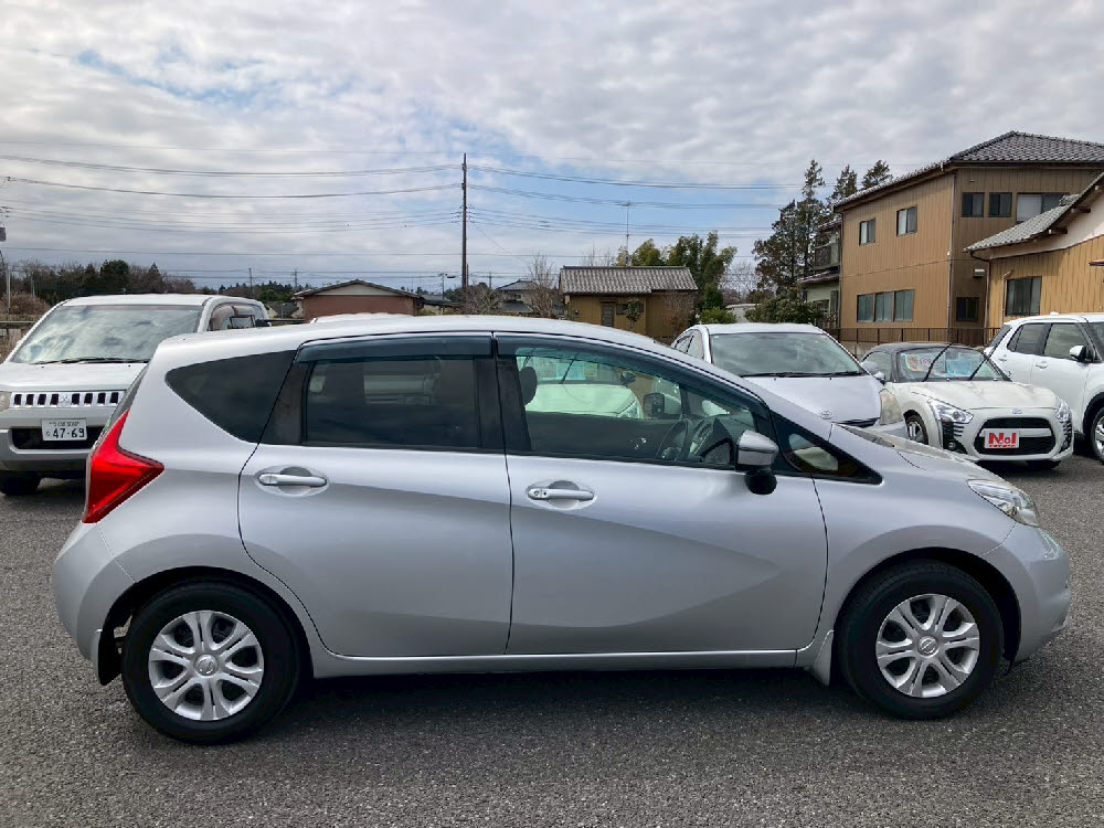ニッサン　ノート　X3枚目