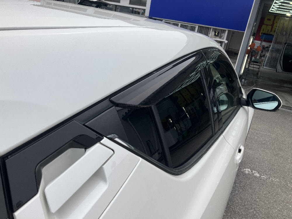 トヨタ C-HR Gハイブリッドモードネロ10枚目