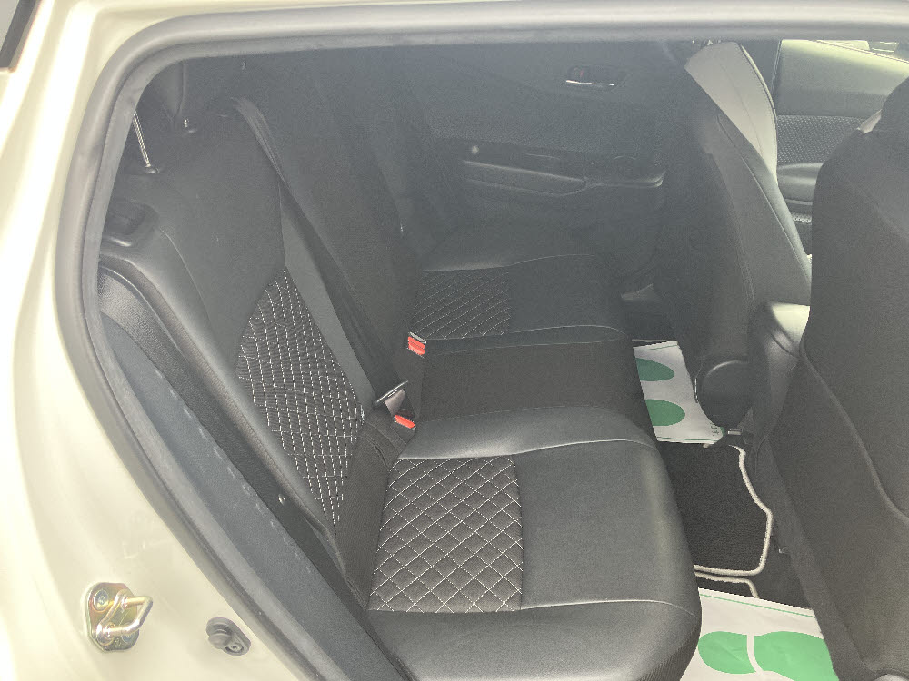 トヨタ C-HR Gハイブリッドモードネロ13枚目