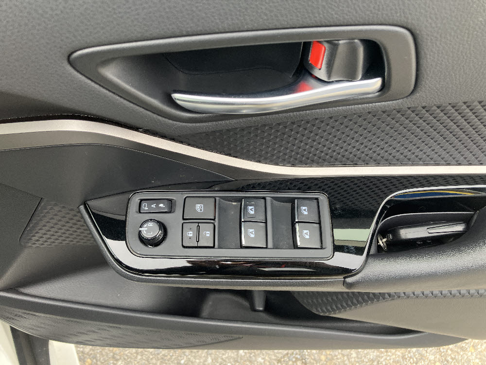 トヨタ C-HR Gハイブリッドモードネロ15枚目