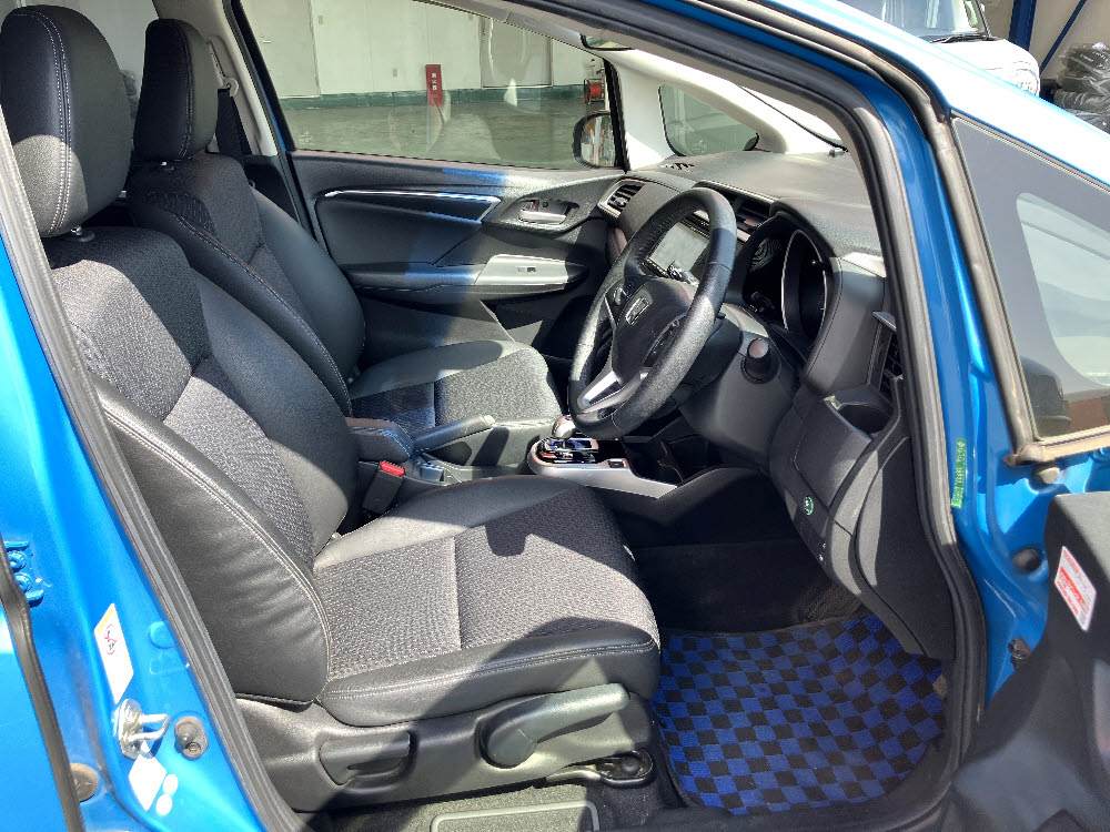 ホンダ　フィットハイブリッド　Lパッケージ12枚目