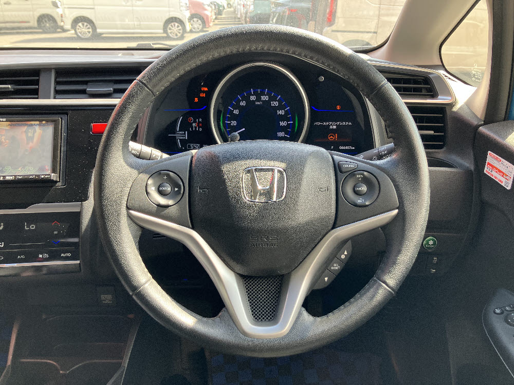 ホンダ　フィットハイブリッド　Lパッケージ13枚目