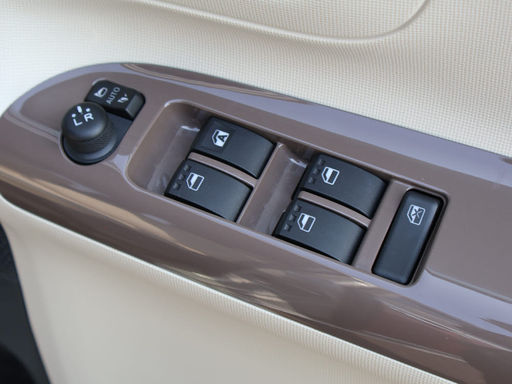 ダイハツ　ムーヴキャンバス　XメイクアップリミテッドSAⅢ17枚目