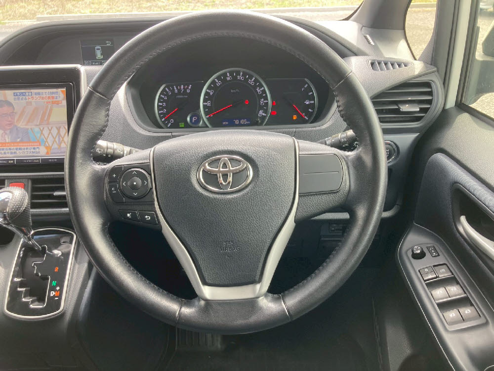 トヨタ　ヴォクシー　ZS12枚目