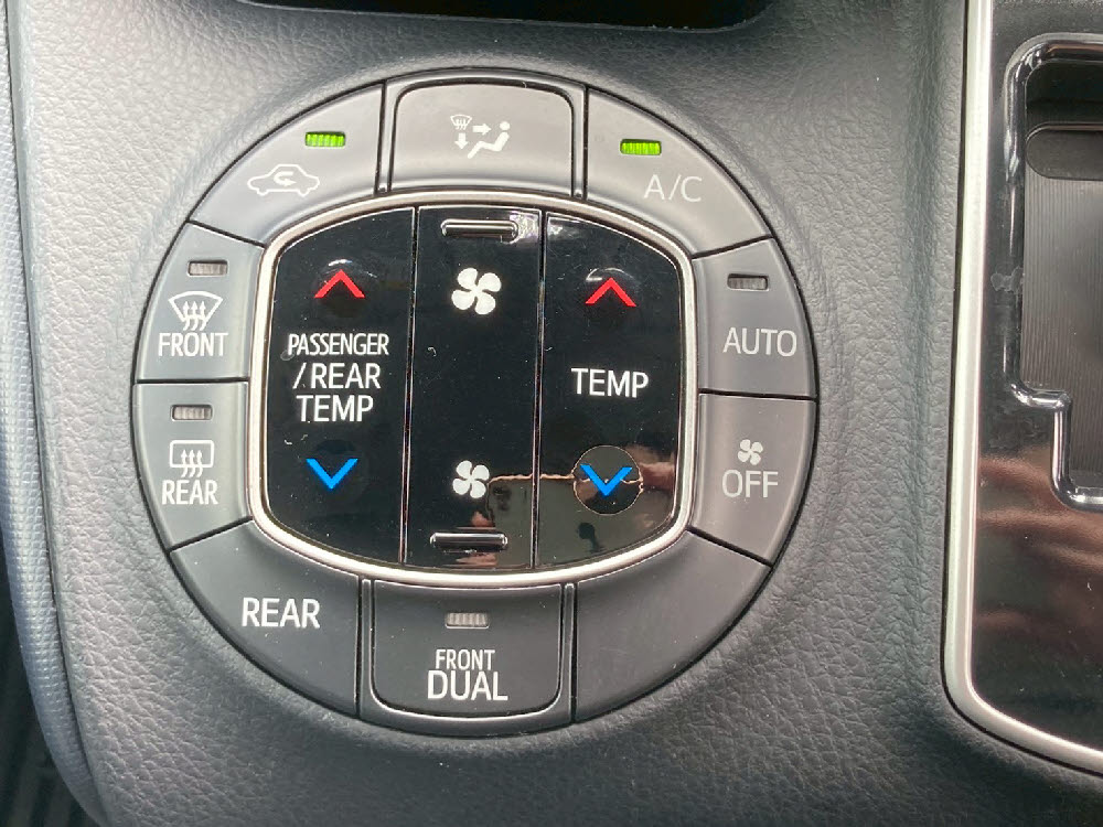 トヨタ　ヴォクシー　ZS16枚目