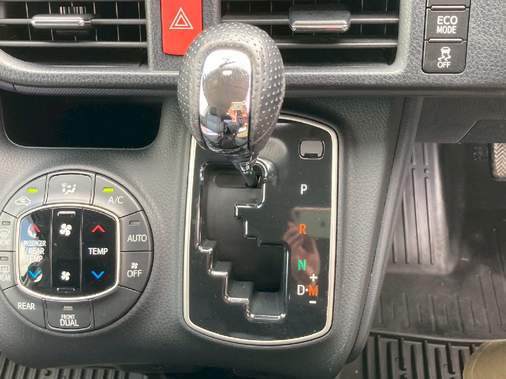 トヨタ　ヴォクシー　ZS17枚目