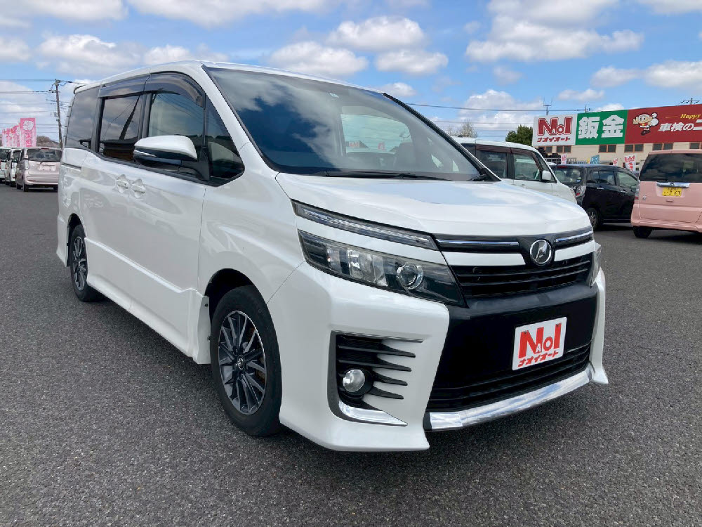 トヨタ　ヴォクシー　ZS2枚目